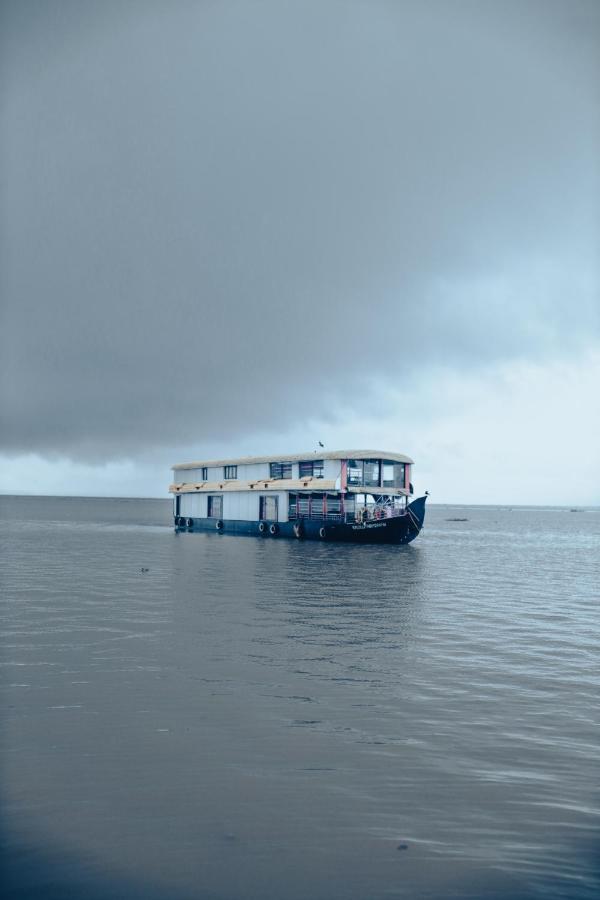 Harmony Houseboats Hotel Alappuzha Exterior foto